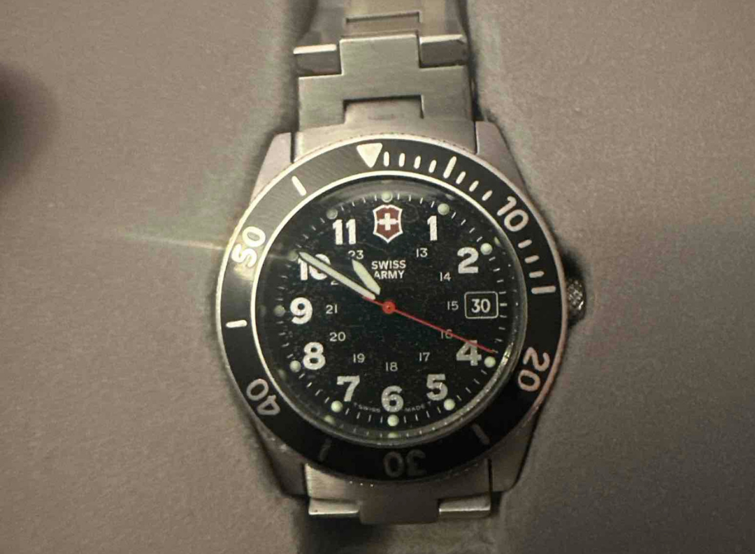 Vintage Men's Swiss Army Lancer 100 Quartz Watch - Swap of the Day